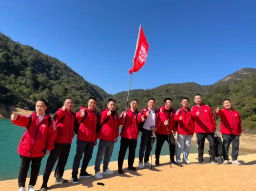 卫斯理内销团队勇攀增城第一峰! 卫斯理内销团队勇攀增城第一峰!
